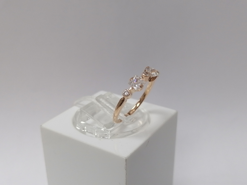 КОЛКМИ585 КОЛЬЦО С КАМНЯМИ (Au 585)