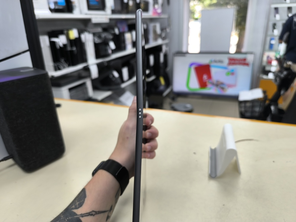Планшет Apple iPad 9 64 ГБ (2021 A2602 (Wi-Fi)