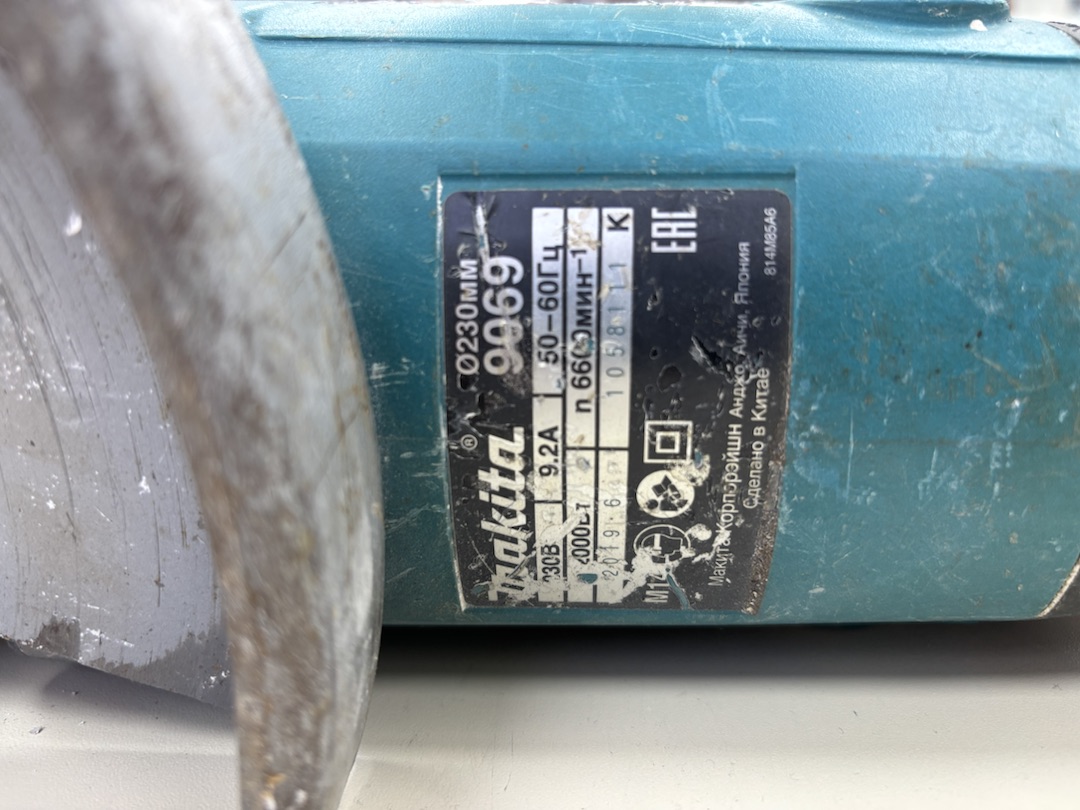 Угловая шлифмашина Makita 9069/230