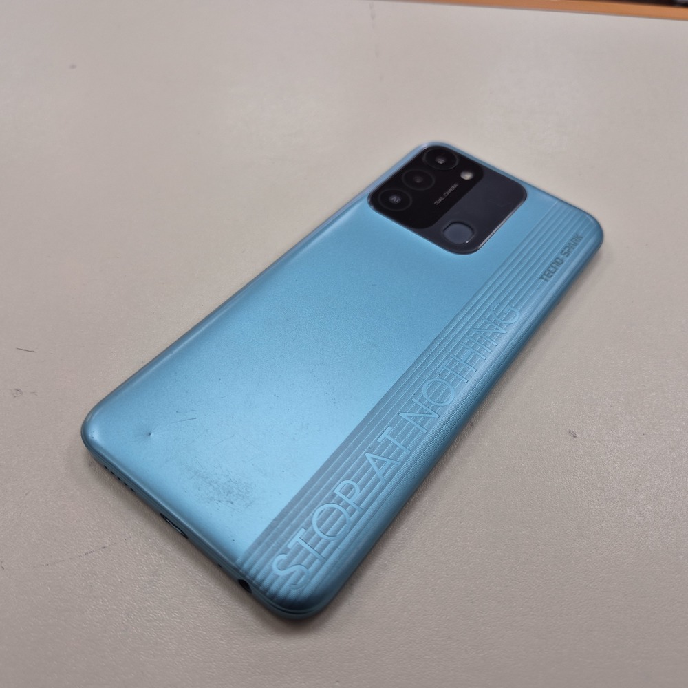 Смартфон Tecno Spark 8C 4/64