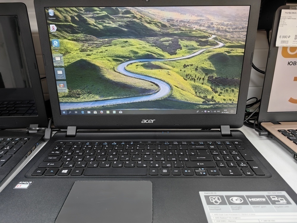 Ноутбук Acer; E1-7010, Radeon R2 series, 4 Гб, Нет, 500 Гб