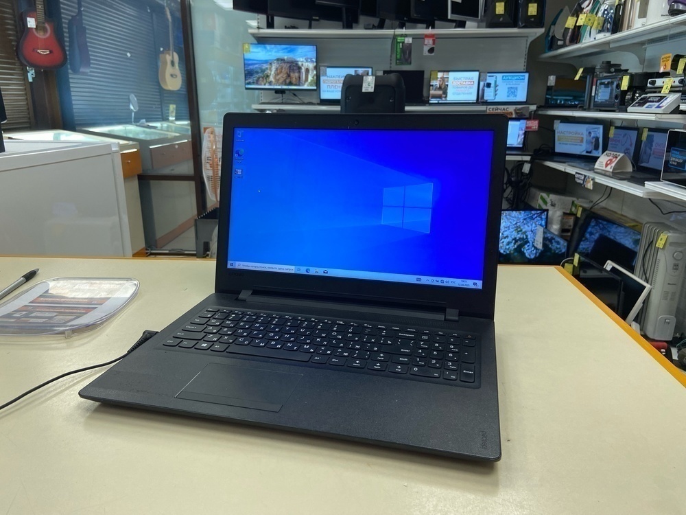 Ноутбук Lenovo; E1-7010, Radeon R2 series, 4 Гб, Нет, 500 Гб