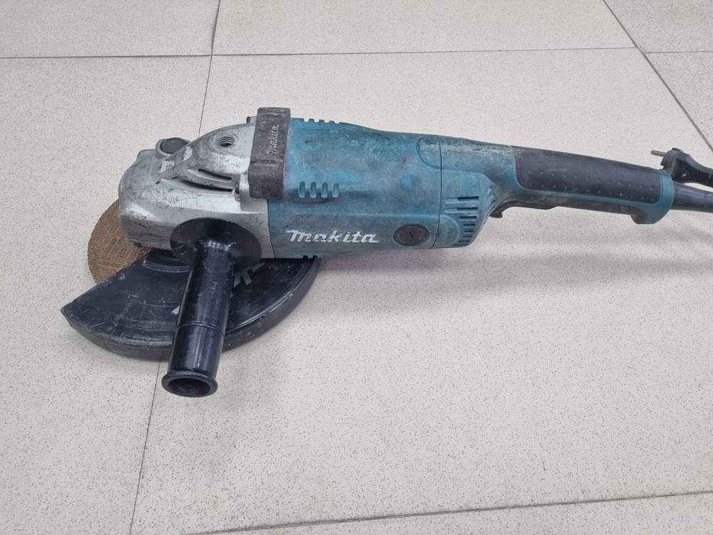 Угловая шлифмашина Makita GA9020