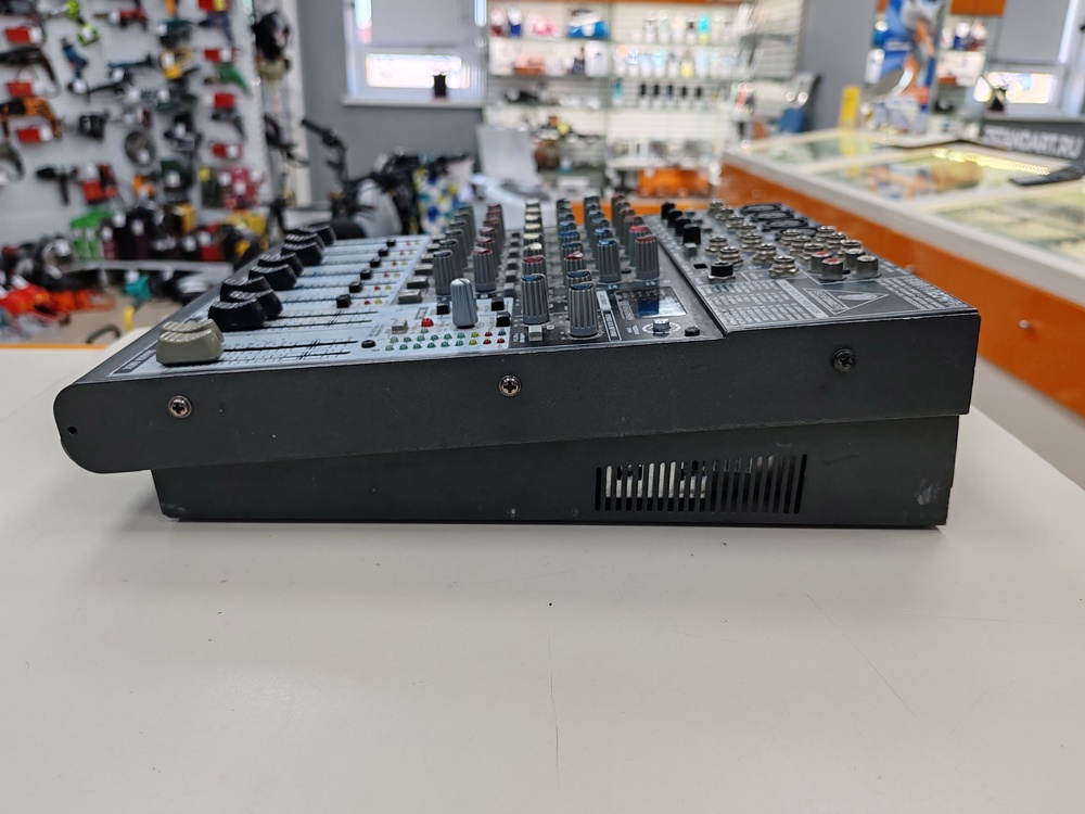 Микшерный пульт BEHRINGER XENYX 1204FX