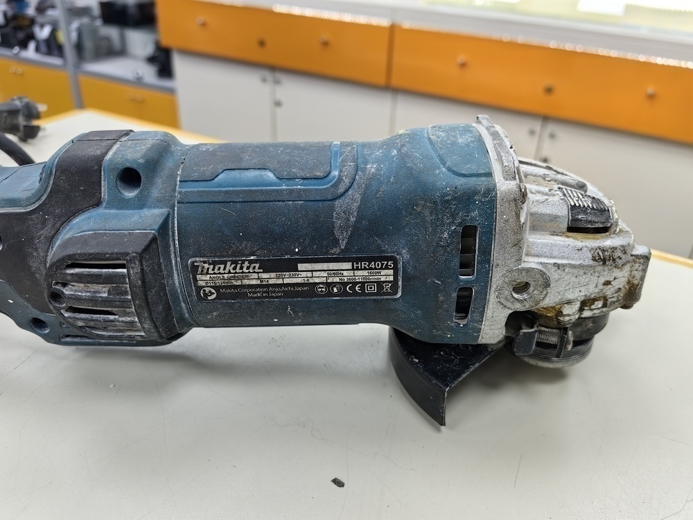 Угловая шлифмашина Makita HR4075