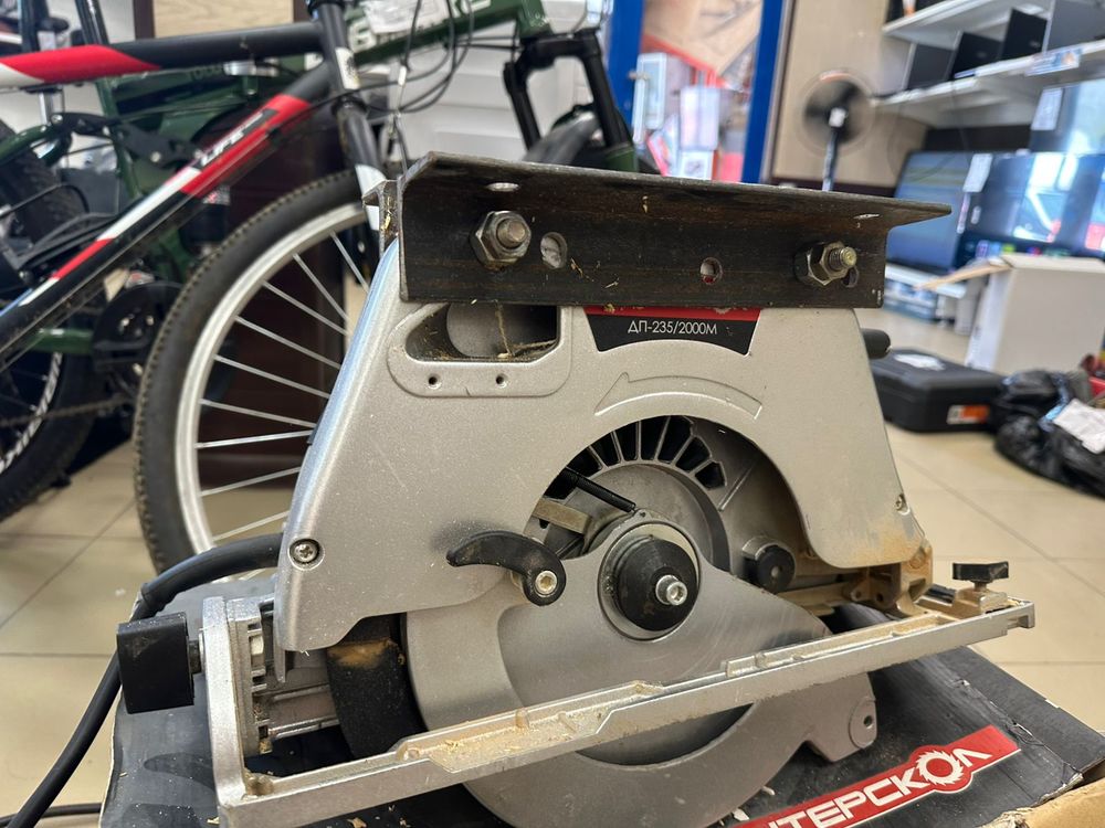 Дисковая пила Интерскол ДП-235/2000М