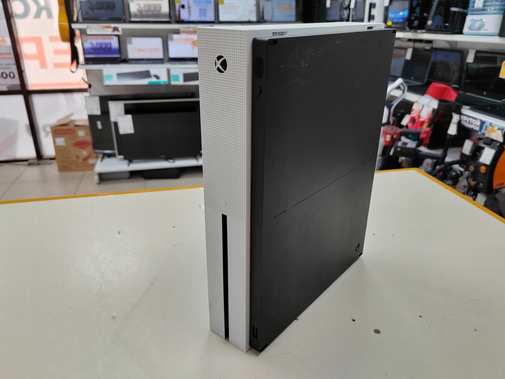 Игровая приставка Xbox One S 500Gb Игровая приставка Xbox One S 500Gb