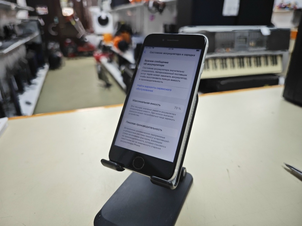 Смартфон Apple iPhone SE 2020 64Gb