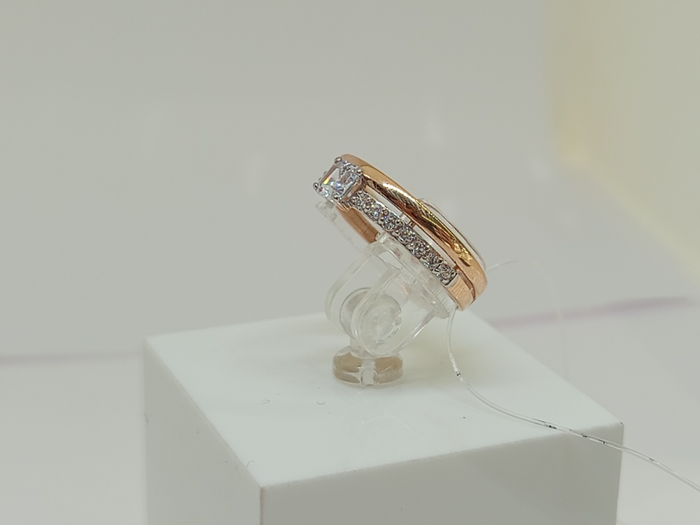 КОЛЬЦО С КАМНЯМИ (Au 585)