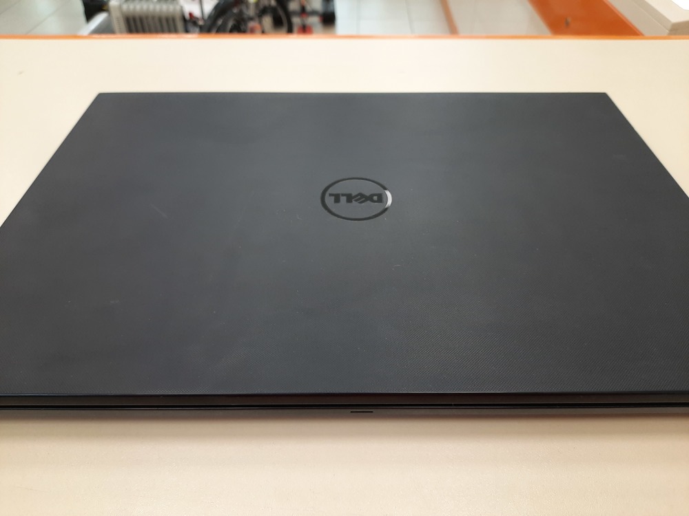 Ноутбук DELL; Core i3-6006U, Intel HD Graphics 520, 4 Гб, 512 GB, Нет