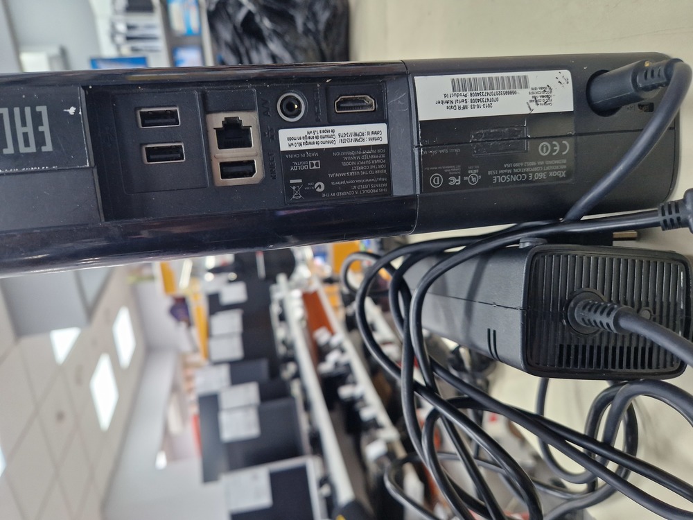 Игровая приставка Xbox 360;