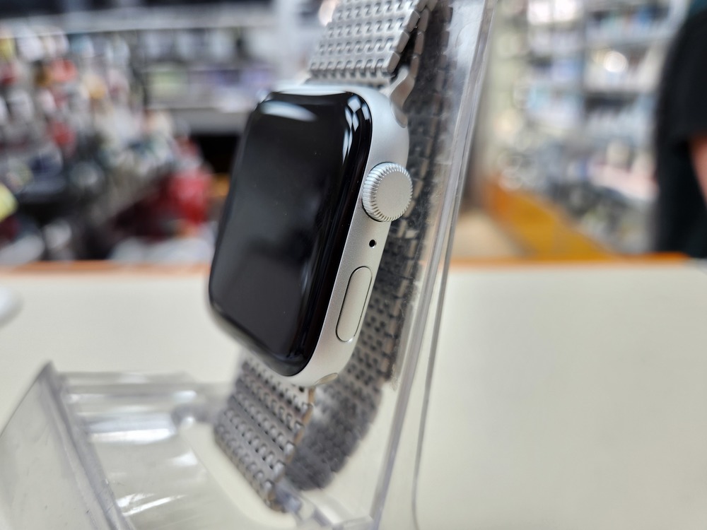 Смарт-часы Apple Watch SE 2022 44mm