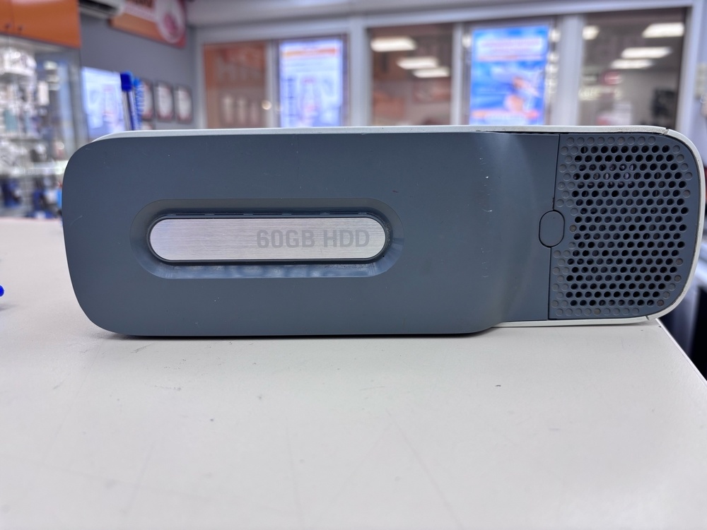 Игровая приставка Xbox 360;
