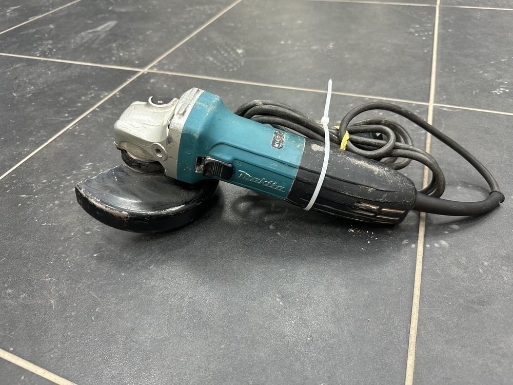 Угловая шлифмашина Makita GA5030