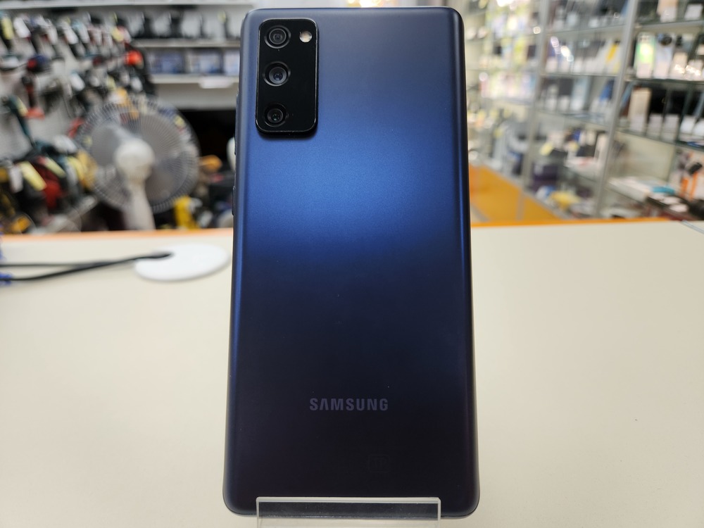 Смартфон Samsung Galaxy S20 FE 6/128