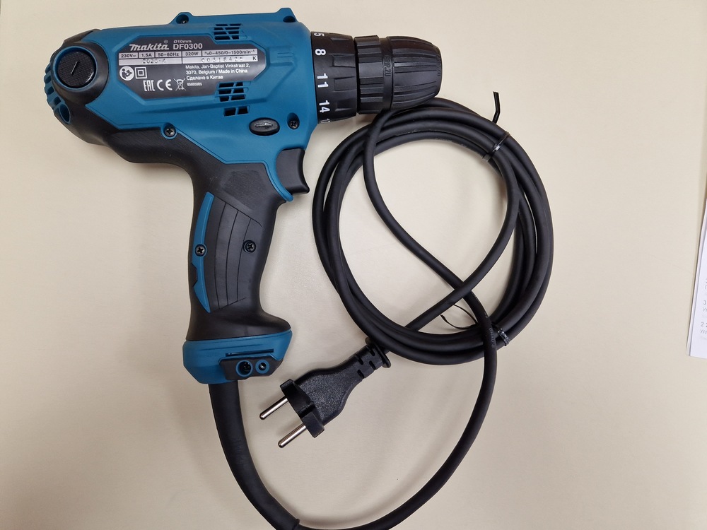 Шуруповерт Makita DF0300