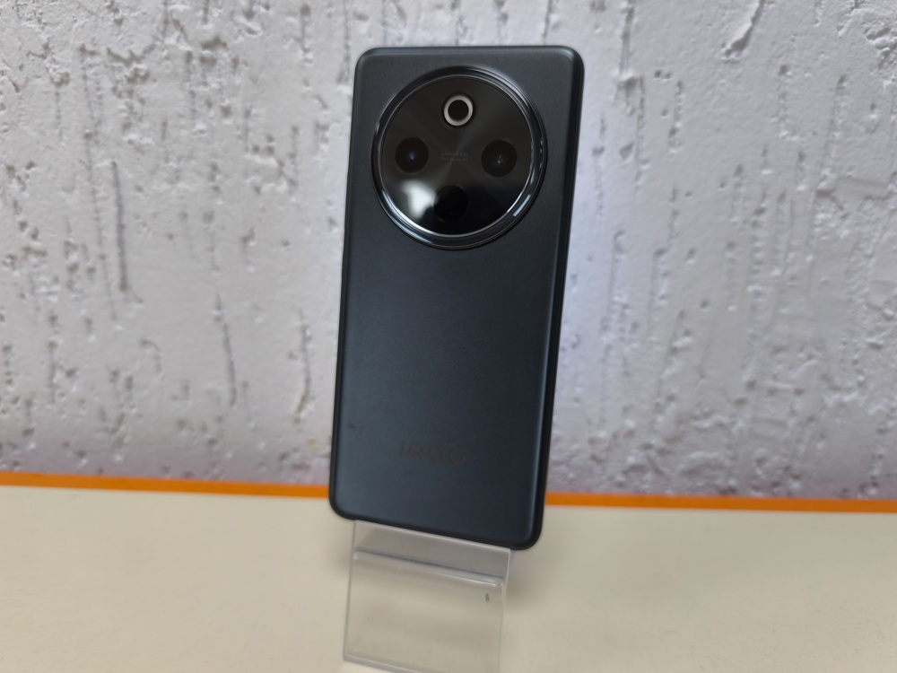 Смартфон Vivo iQOO Z10 8/256