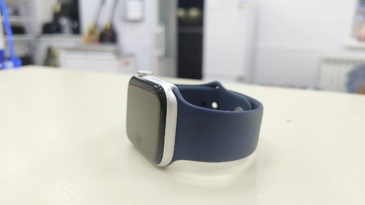 Смарт-часы Apple Watch SE 2022 44mm