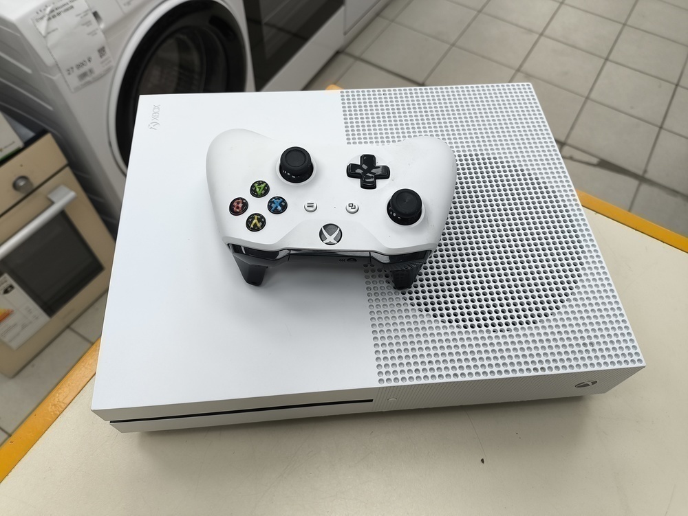 Игровая приставка Xbox One S 1TB Игровая приставка Xbox One S 1TB