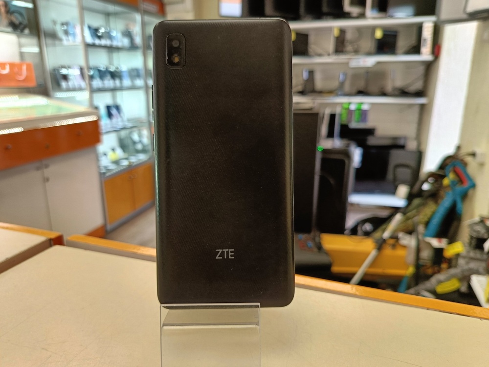 Смартфон ZTE Blade L210