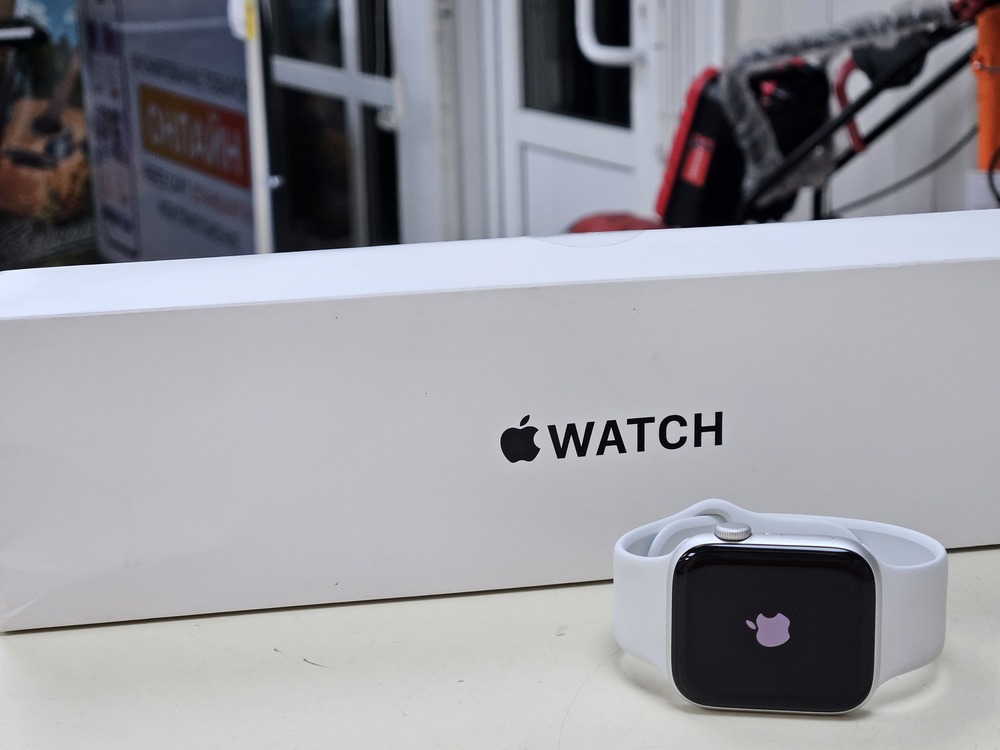 Смарт-часы Apple Watch SE 2022 44mm