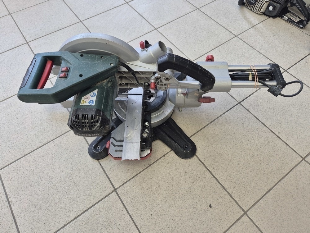 Торцовочная пила Metabo KGS 254M