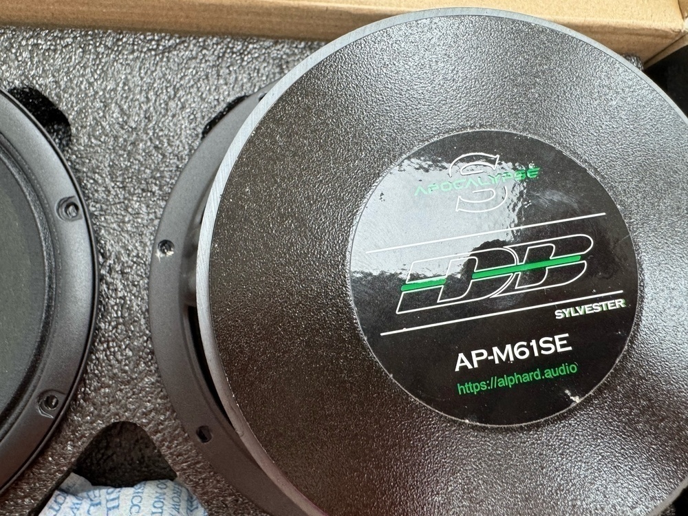 Автоакустика передняя Apocalypse AP-M61SE;