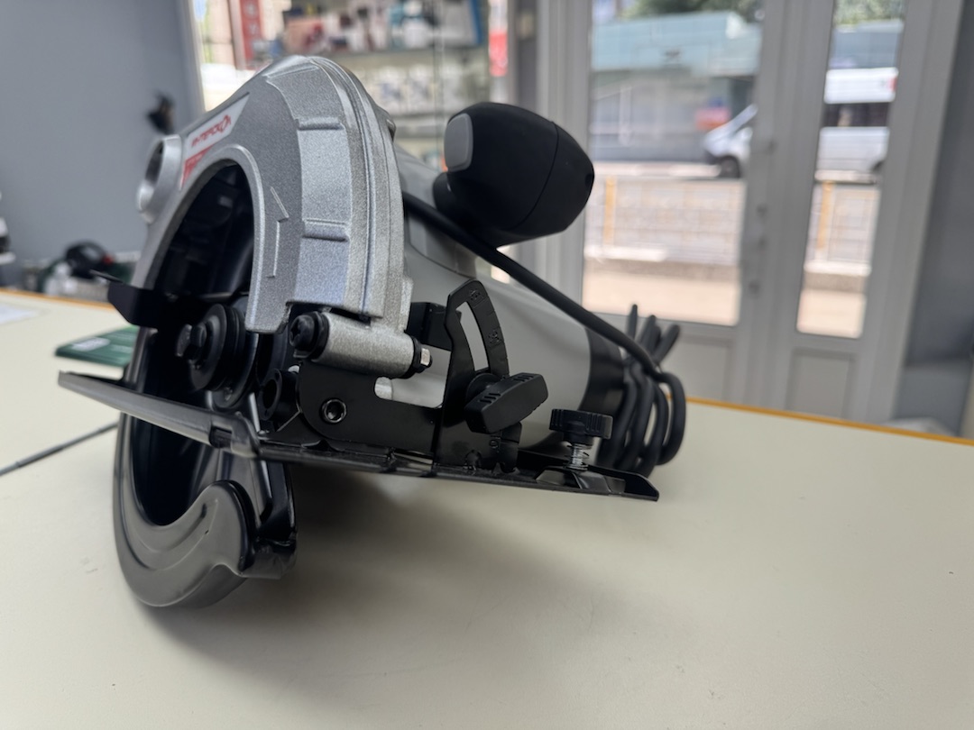 Дисковая пила Интерскол ДП-185/1400М (785.1.0.70)