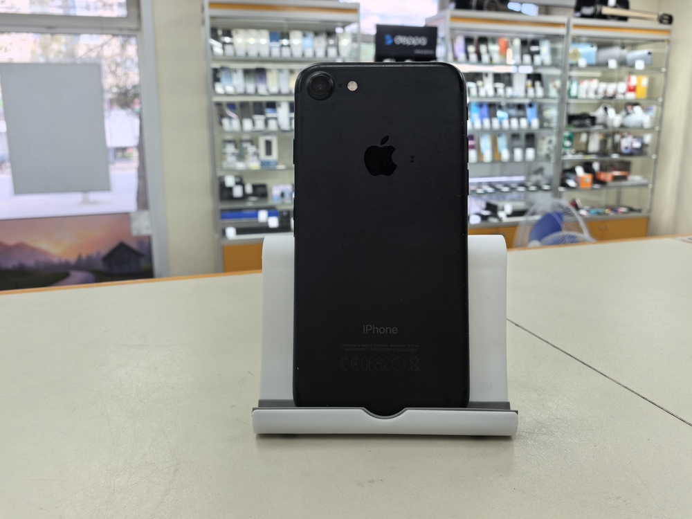 Смартфон Apple iPhone 7 32Gb