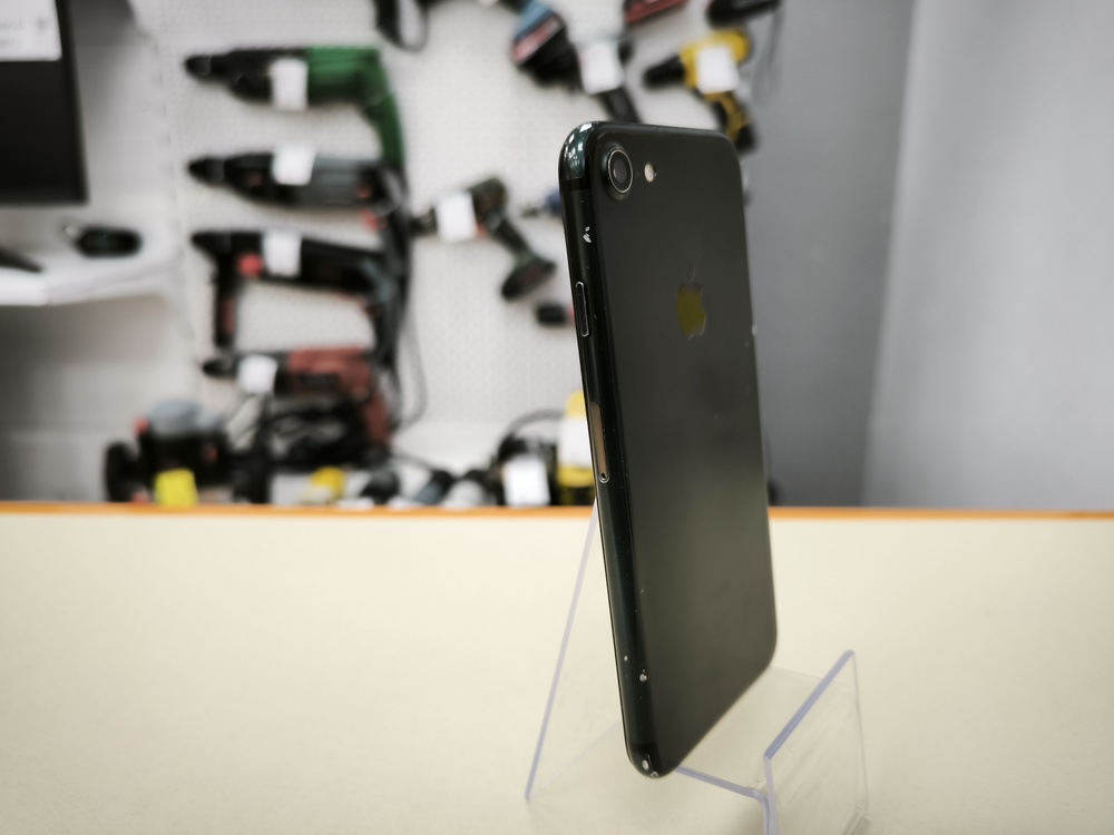 Смартфон Apple iPhone 7 32Gb