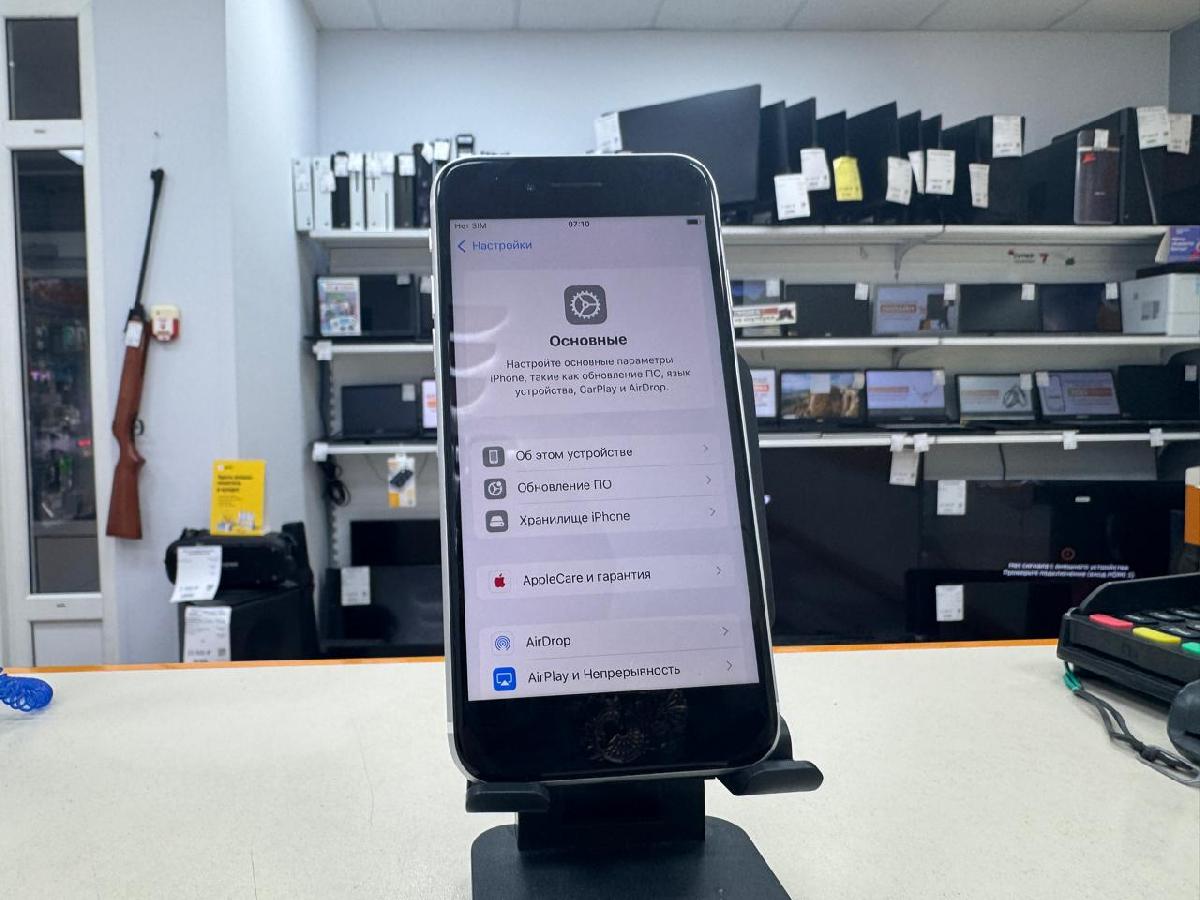 Смартфон Apple iPhone SE 2020 128Gb