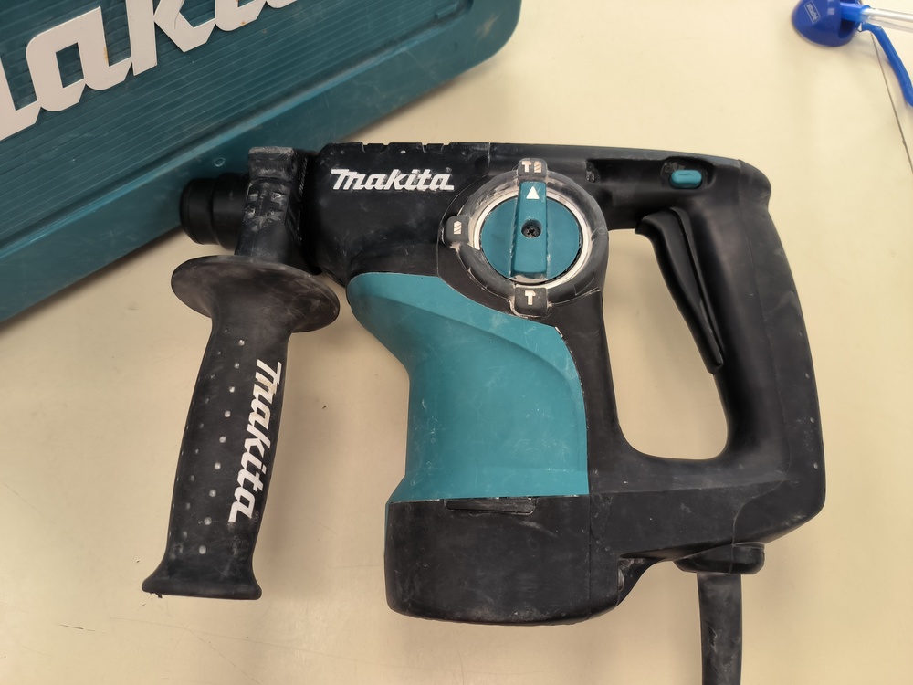 Перфоратор Makita HR 2810