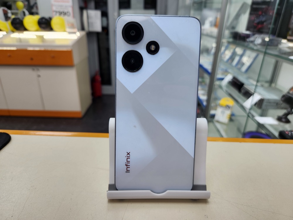 Смартфон Infinix HOT 30i 4/64