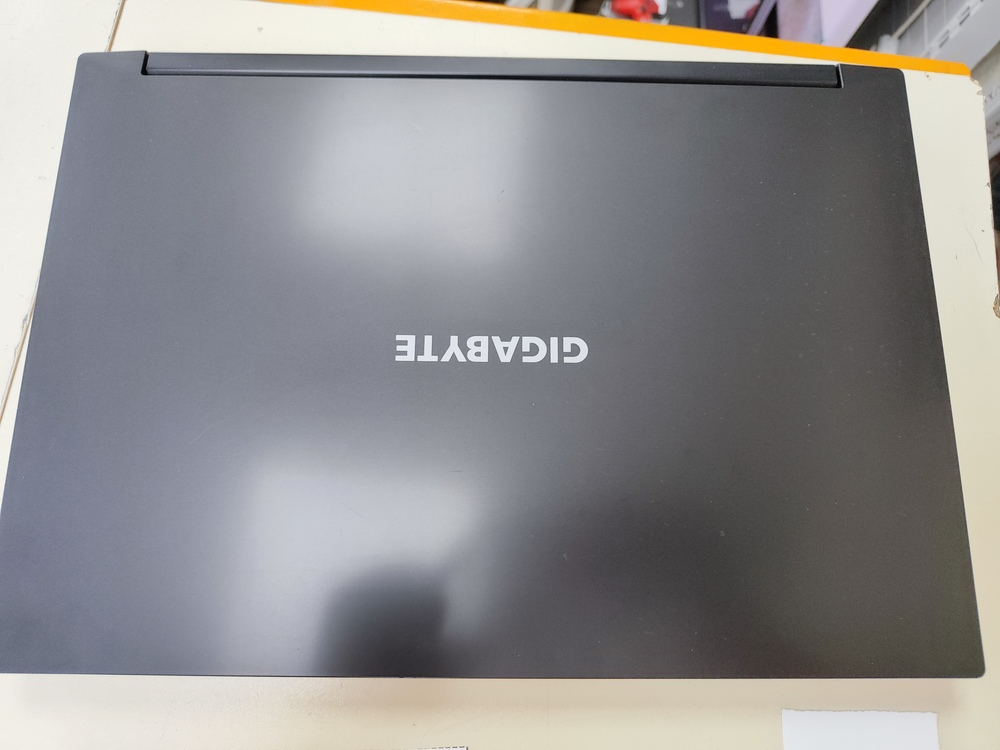 Ноутбук Gigabite g5;  Core I5-11400H, GeForce RTX 3060, 16 Гб, 1.5 Tb, Нет