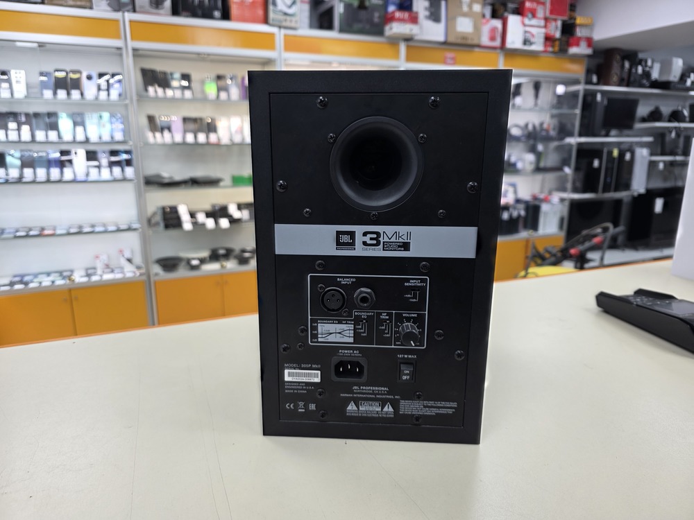 Студийный монитор JBL 305P Mkii