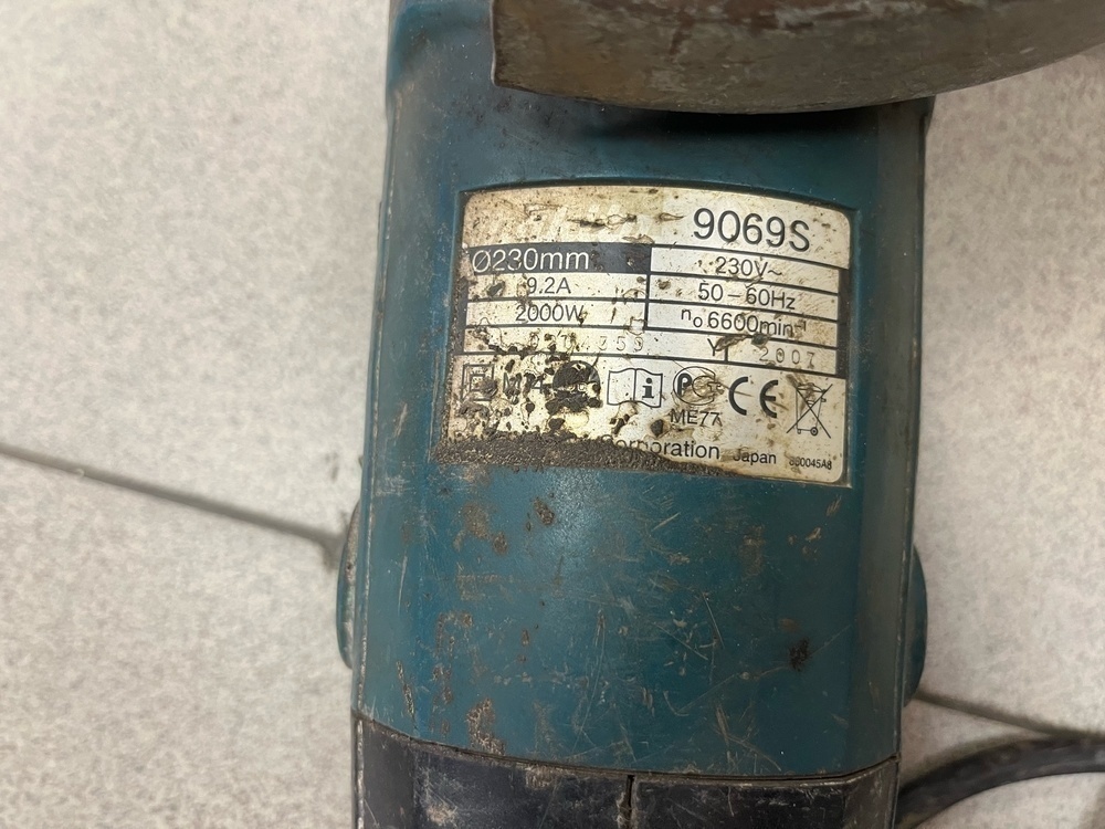 Угловая шлифмашина Makita 9069S