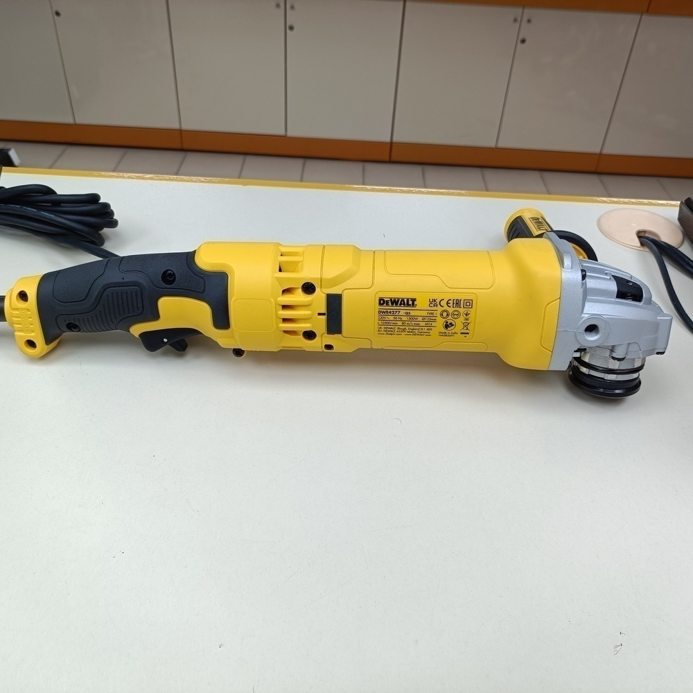Угловая шлифмашина Dewalt DWE4277