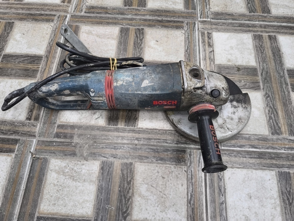 Угловая шлифмашина Bosch GWS 24-230JH