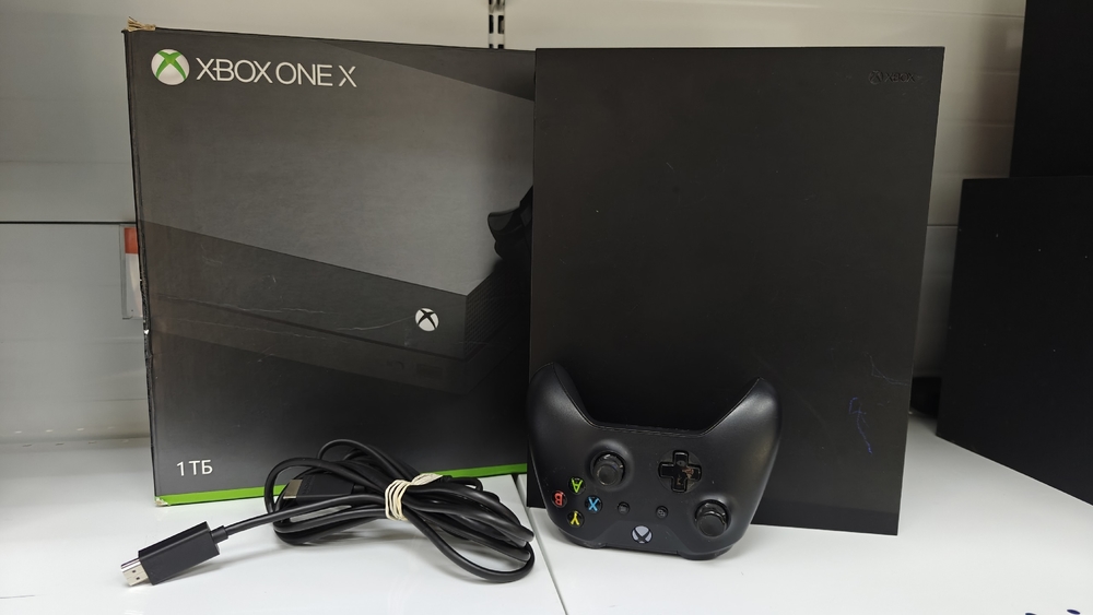 Игровая приставка Xbox One X 1Tb