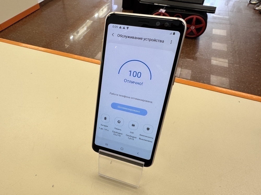 Смартфон Samsung Galaxy A8 2018 4/32