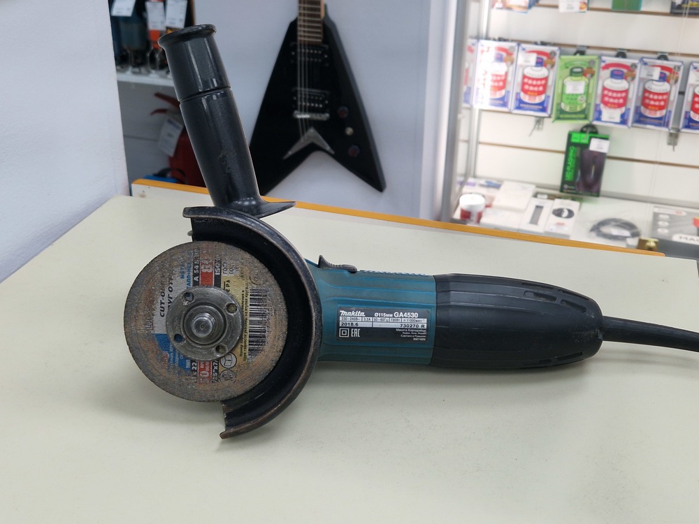 Угловая шлифмашина Makita GA4530