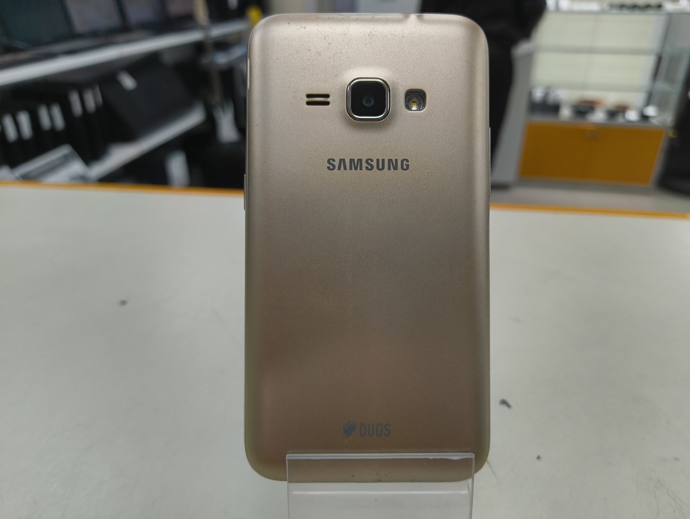 Смартфон Samsung Galaxy J1 2016 1/8