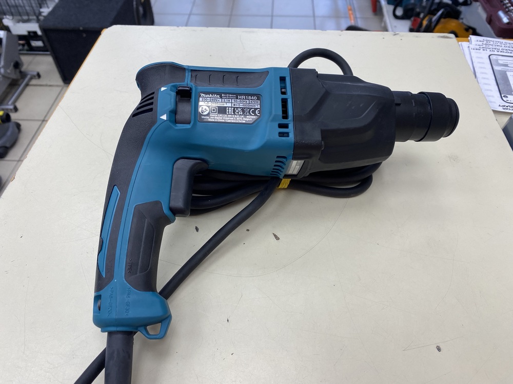 Перфоратор Makita HR 1840