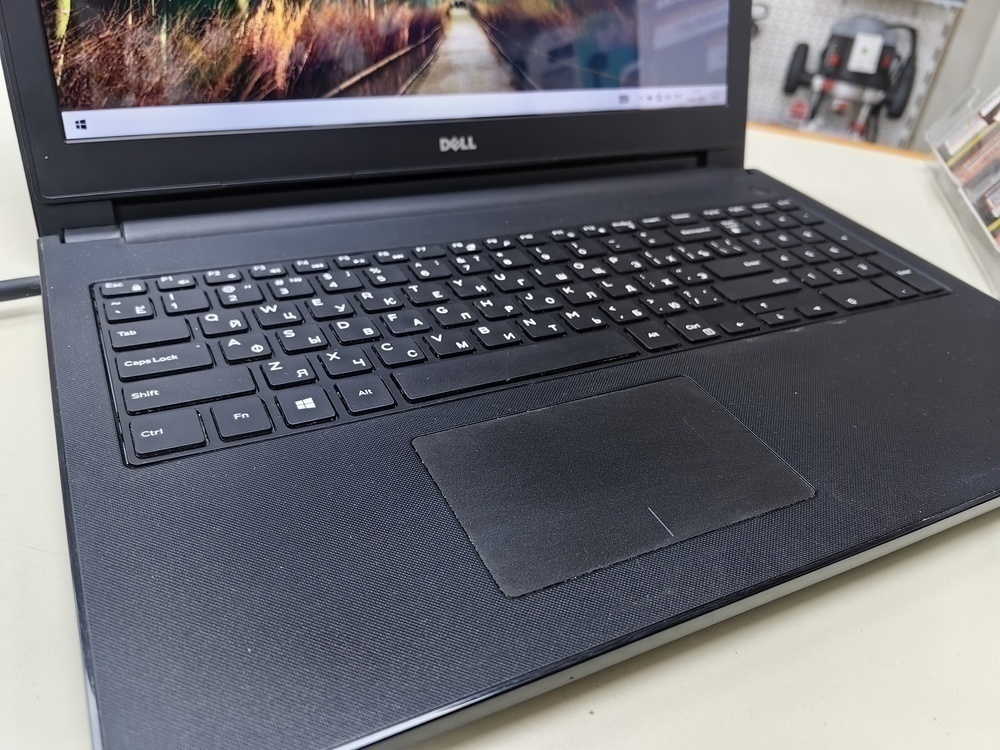 Ноутбук DELL; Celeron N3060, HD Graphics, 4 Гб, 500 Гб