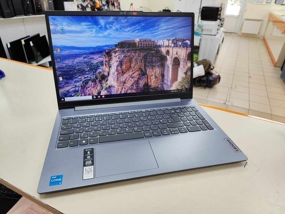 Ноутбук Lenovo IdealPad Slim 3i; Core i3-1305U, Intel UHD Graphics, 8 Гб, 250 Гб, Нет