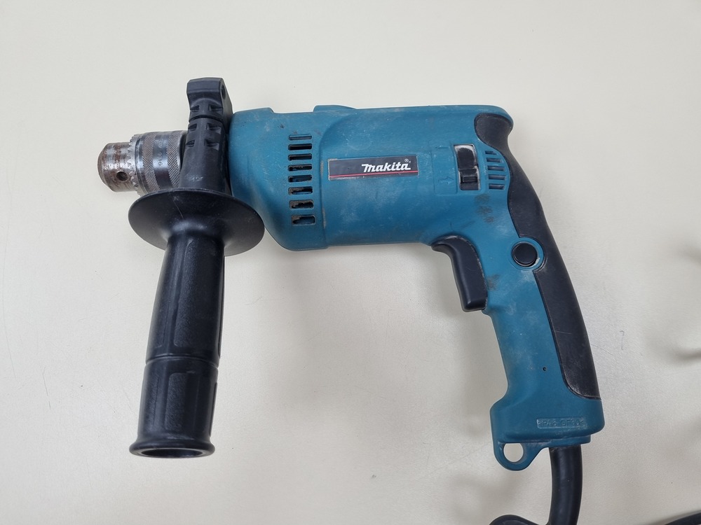 Дрель-ударная Makita HP1620.