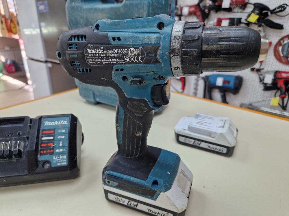 Шуруповерт Makita DF488D