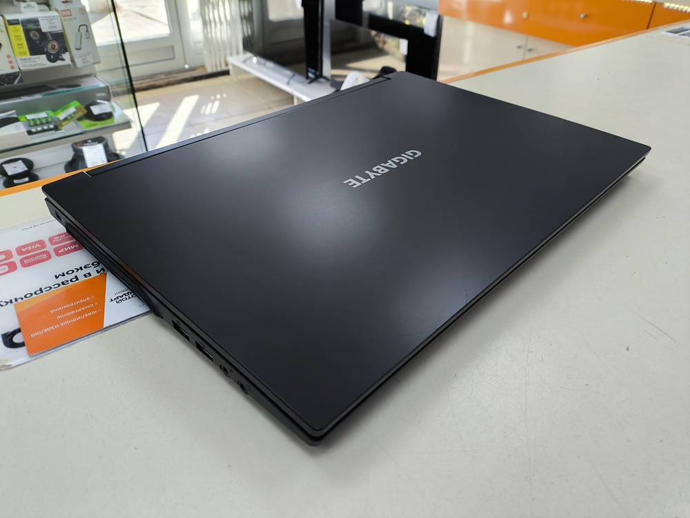 Ноутбук Gigabite;  Core I5-11400H, GeForce RTX 3050, 16 Гб, 512 GB, Нет