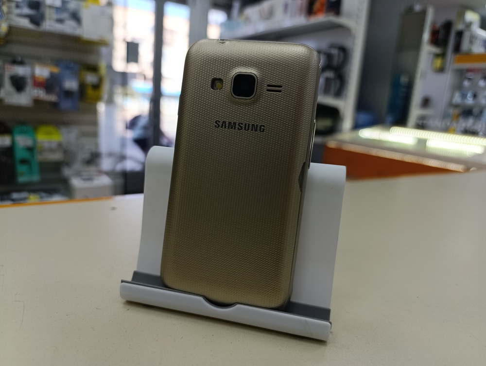 Смартфон Samsung J106F/DS