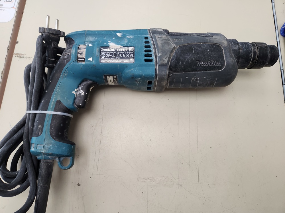 Перфоратор Makita HR 2470